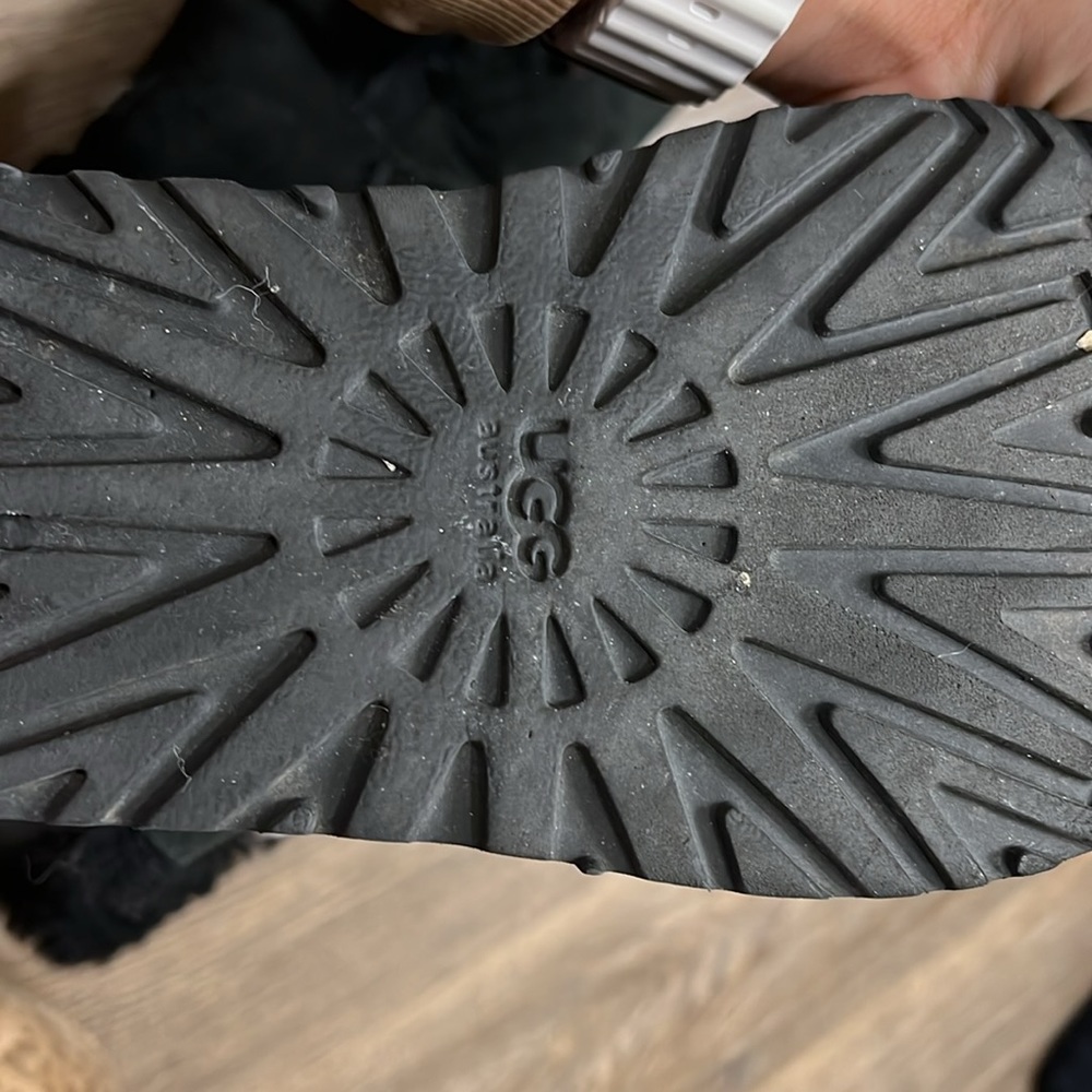 Ugg Australia Bailey Button - image 8